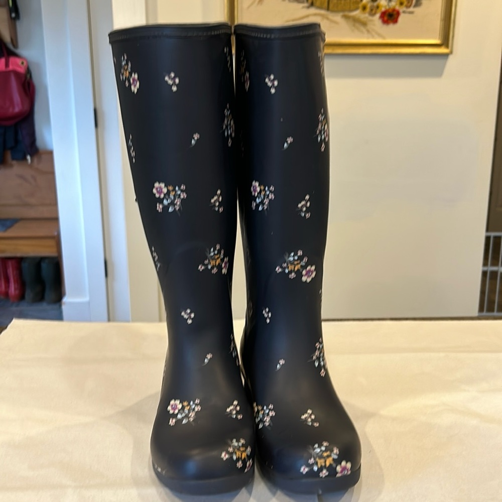 NWT Chooka Navy blue floral rain boots size 6 in women’s SUPER CUTE!